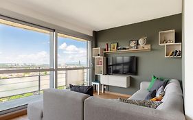 Travel Homes - Wilnest, Nested With A View